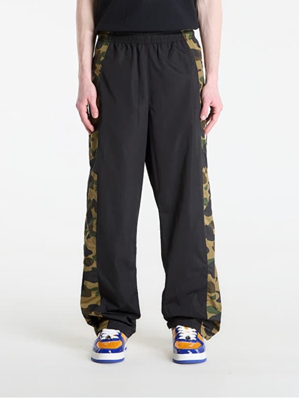 A BATHING APE Men's IST CAMO
RELAXED FIT TRACK PANTS Sz S